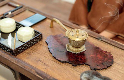 是什么?一场唤醒嗅觉的香学艺术AG真人地址沉香熏香的正确方法(图2) 是什么?一场唤醒嗅觉的香学艺术AG真人地址沉香熏香的正确方法(图2)